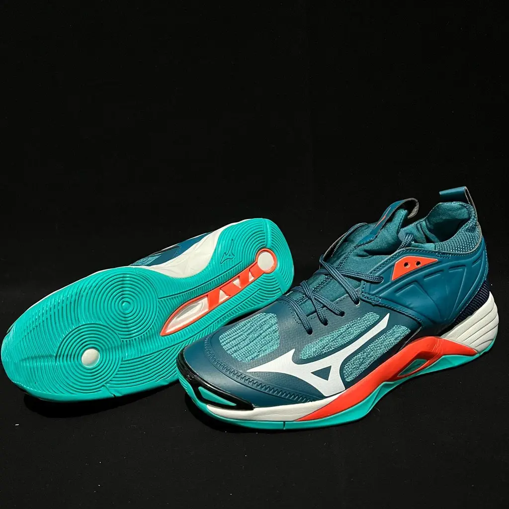 Mizuno Momentum 2